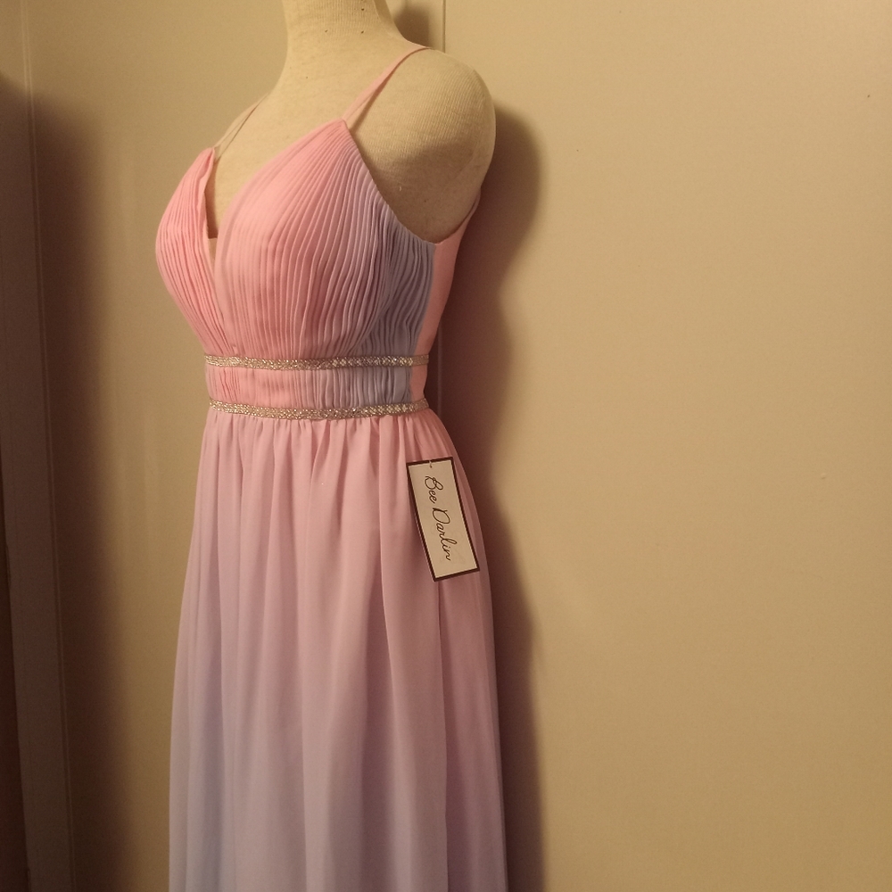 🆕️BEE DARLIN DRESS🆕️ - Picture 8 of 12